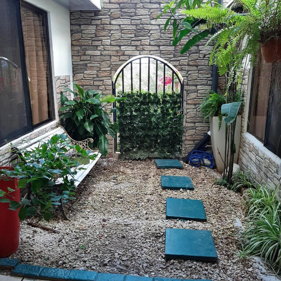 Rancha Azul Inn 阿拉胡埃拉 外观 照片